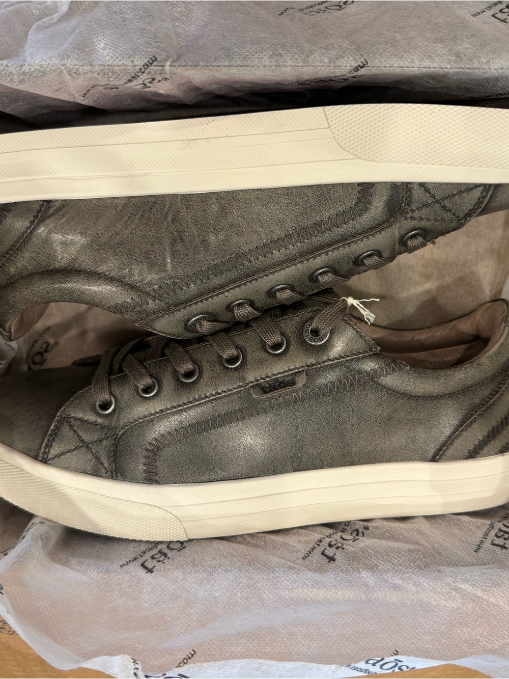 Taos Footwear Women's Leather Low-Top Sneaker in Olive Fatigue - Picture 5 of 6
